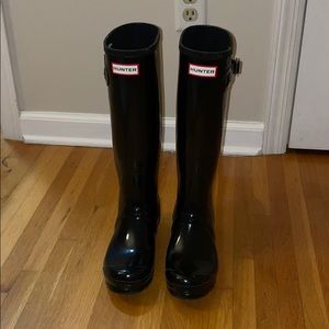 Black glossy Hunter rain boots